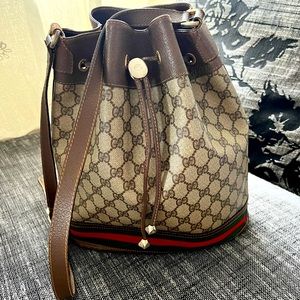 ⛔️SOLD⛔️Authentic Gucci Bucket with Sherry Line